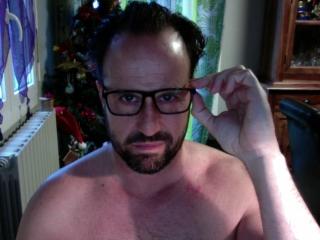 HottyTiti - Webcam porno avec un Gay à la chevelure châtain sur le site X Love Cam 