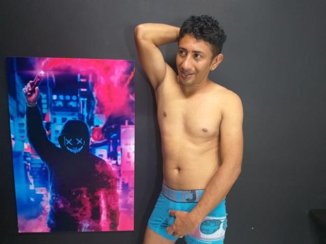 SebastiianPervert - Live cam porn avec ce Gay d'amérique du sud  