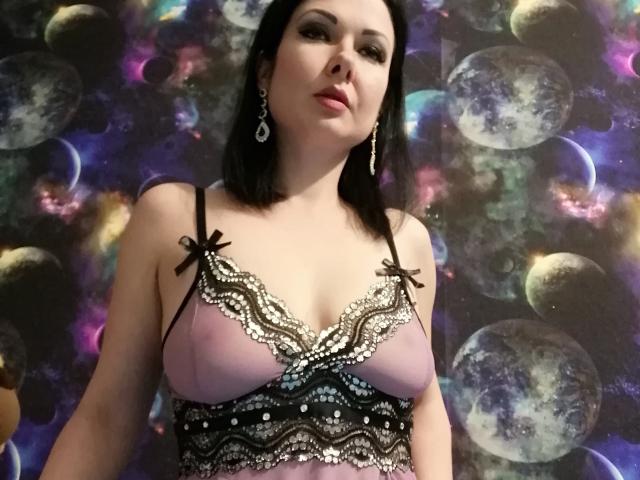 PantherDark - Webcam live xXx with a Sexy lady with huge knockers 