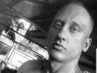 TonyLove69 - Show live hard with this Gays with muscular build 