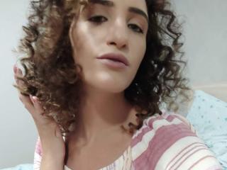 CuteeAngelic - Chat cam hard with a European Sexy 18+ teen woman 