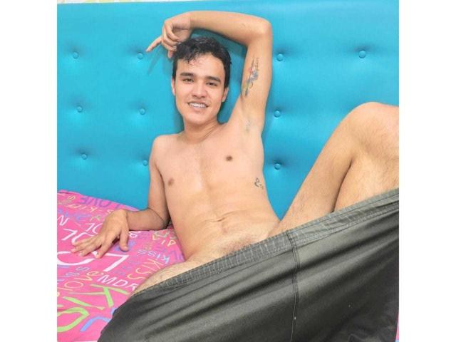 ScarletHotLove - Webcam live hot with this average body Horny gay lads 