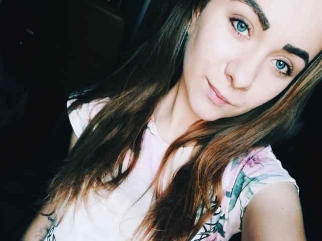 FlameBerry - Cam xXx with this shaved private part Nude girl 