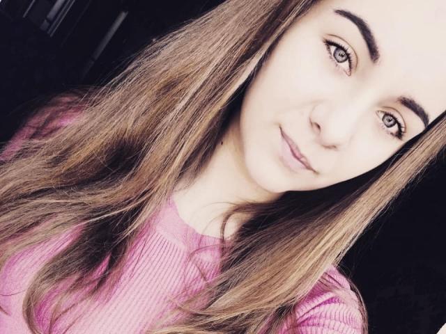 FlameBerry - Live hot with this regular chest size Exciting 18+ teen woman 