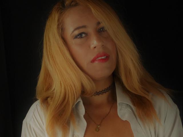 Nathaliy - Show live hot with this Hot chick 