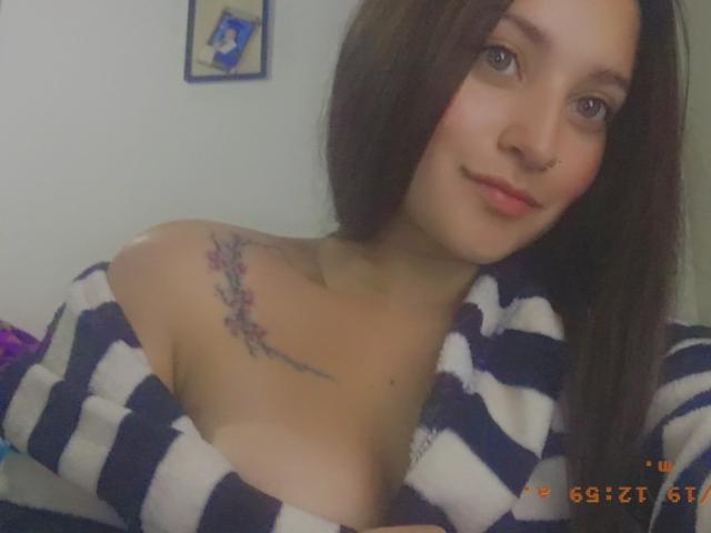 CarlaWilliams - Video chat x with this XXx 18+ teen woman 