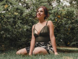 SarahMoritz - Cam xXx avec cette Séduisante maîtresse sexy avec des seins bien proportionnés sur le service XloveCam 