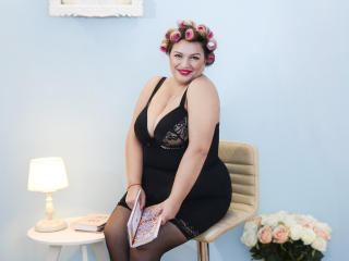 NaomiSensuel - Webcam xXx avec cette Chaudasse à la chatte poilue sur le service X Love Cam 