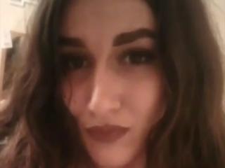 JenniferNavy - Show hot avec une Magnifique model française bien roulée avec des formes sur le service Xlove 