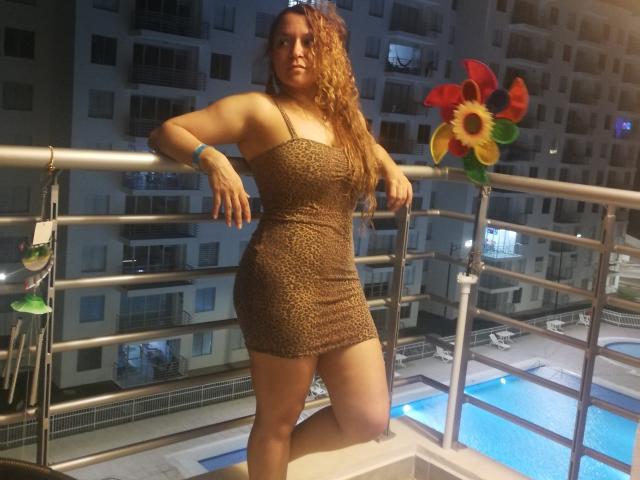 Angelonix - online show hot with this shaved intimate parts Horny lady 