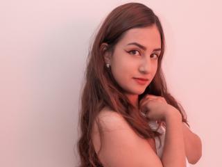 AlexandraObrien - Chat cam hard avec une Très belle model sexy avec un corps bien proportionné sur le site Xlovecam 