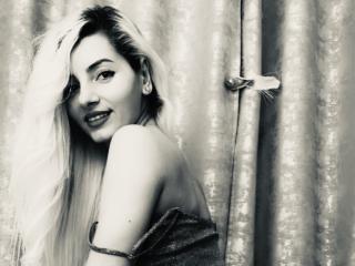 SophiaTaylorr - Chat cam hard with this European Nude babe 