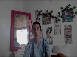 JustinBigCun - Live chat sexy avec ce Gay aux cheveux bruns sur le service X Love Cam 