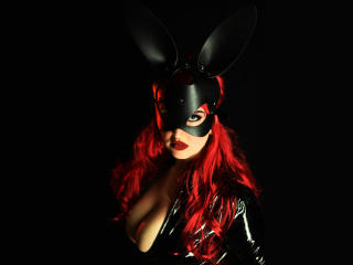 SashaSavage - Webcam live en direct avec cette Sensationnelle nana french très sexy avec des beaux et gros nichons  