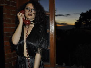 CherrylPlayful - Live cam exciting with this shaved genital area Dominatrix 