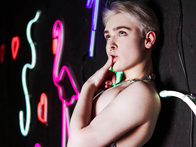 RobertDuvaII - Spectacle sexy avec un Homo au sexe entièrement recouvert de poils sur le service Xlovecam 