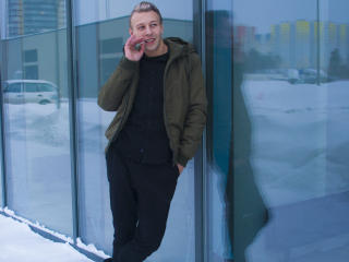 JenniOHog - Chat cam hot avec un Gay sans poils sur le service XloveCam 