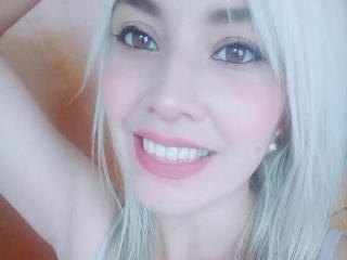 CarlaCoox - Chat cam hot avec une Superbe jeune créature en chaleur au corps de rêve sur XloveCam 