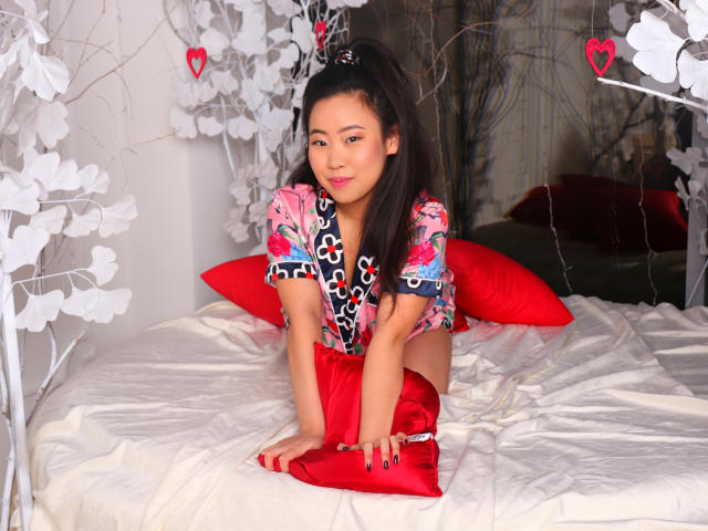ShyFfairy - Chat cam excitant avec cette Ravissante jeune canon french très sexy typée asiatique sur le site Xlove 