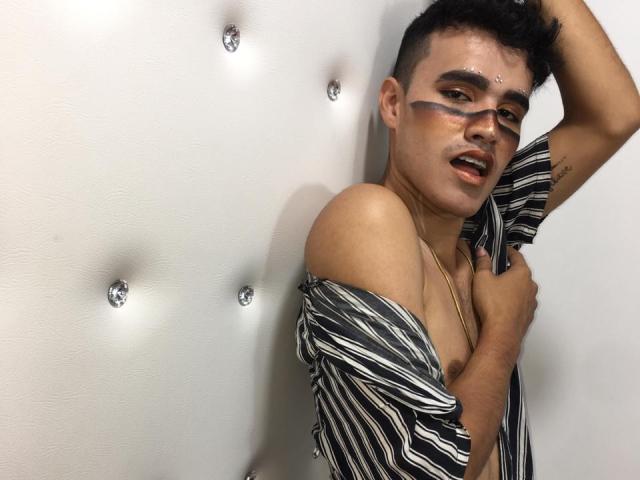 ScarletHotLove - Webcam sex with a latin american Men sexually attracted to the same sex 