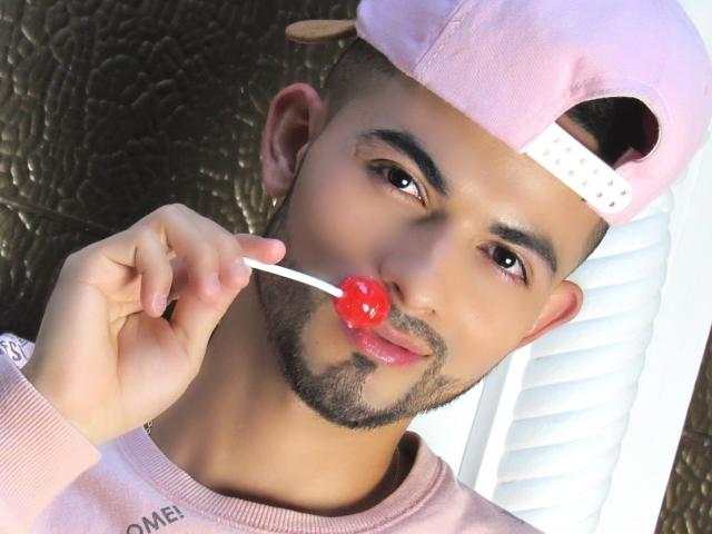 ClarkBig - Live en direct avec ce Homo avec des cheveux noirs sur X Love Cam 