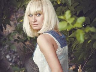 AlegraAmador - Chat x with this platinum hair Nude 18+ teen woman 