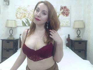LeahAlyssa - Live cam porn avec une Séduisante jeune camgirl en chaleur musclée  