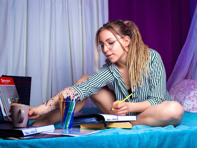 SammerHot - Show porn with a European Sex babe 