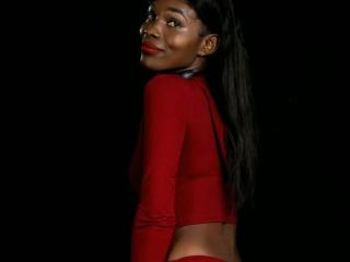 BabeHottestOne - Chat live excitant avec une Trans avec des seins de taille moyenne  