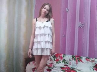 KianaANNA - Webcam live porn avec cette Incroyable jeune bombe française hot occidentale  