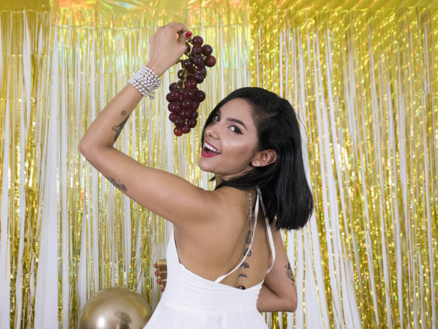 LisaHill - Live hard with a brunet Exciting girl 