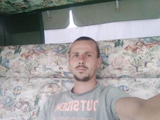 NykolosHot - Live chat sex avec un Gay occidental sur le service Xlove 