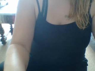 Carlae - Web cam sexe avec une Femme pulpeuse sur le service X Love Cam 