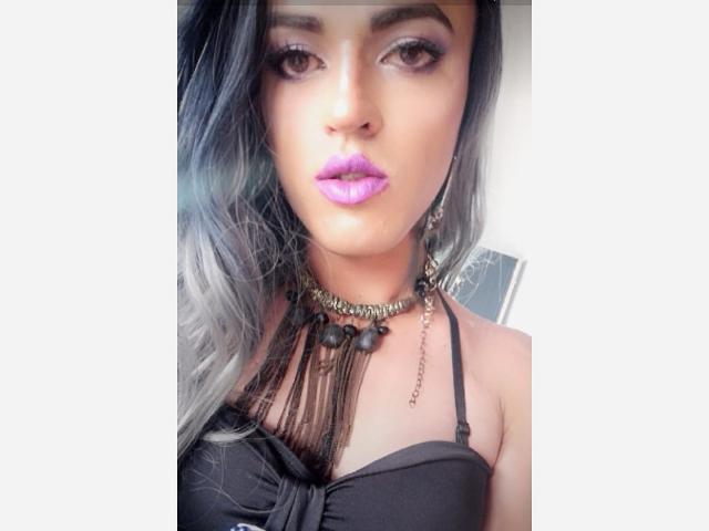 AgathaPink - Chat porn avec une Trans d’Amérique latine  