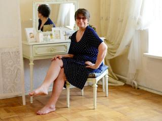 SharonXAmore - Show live x with this full figured Nude mom 