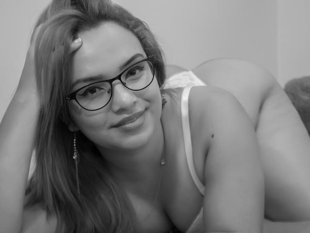 Litzydouce - Webcam live x avec cette Splendide jeune nana hot avec une petite poitrine sur le site Xlove 