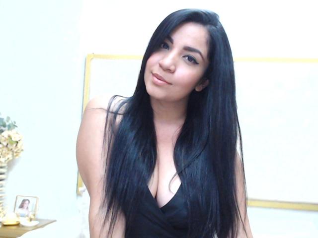 Kamila - Live xXx with this latin american Hot girl 