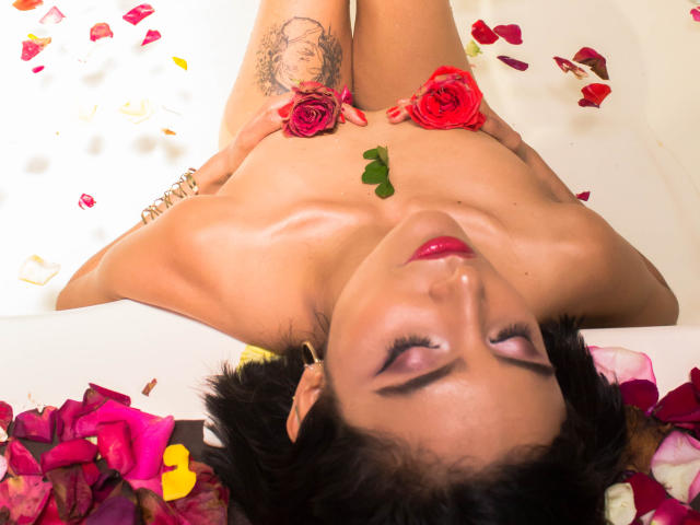 LisaHill - Show live hot with this slender build Porn girl 