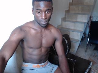 BlackHotJordi - Chat live sex avec un Homme à la chevelure corbeau sur le site Xlovecam 