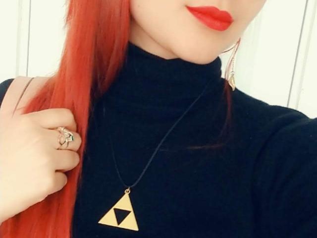 DarkMellysaX - Live cam sexe avec cette Maîtresse à la crinière rousse sur la plateforme XloveCam 