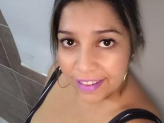 CandyHottyX - Live chat xXx with a shaved pussy Gorgeous lady 