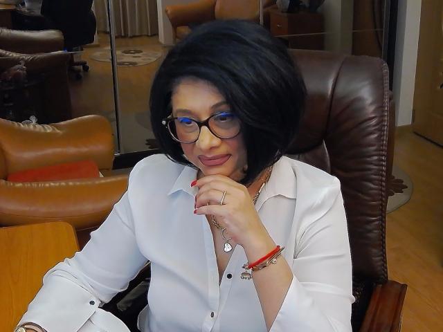 ClassybutNaughty - Show live sex with this White Exciting MILF 