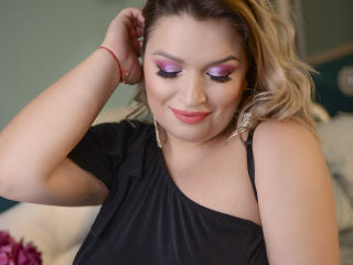 NaomiSensuel - Chat live porn avec une Femme sexy avec des gros seins sur Xlovecam.com 