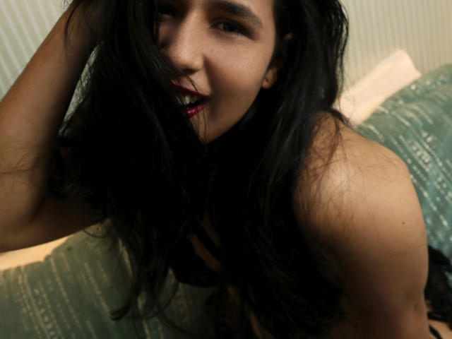 SaaraGoomez - Chat cam x with this latin american Horny lady 