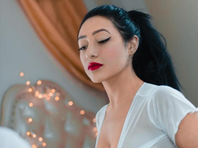 GabyKitty - Webcam xXx avec une Merveilleuse jeune coquine french en chaleur sud américaine sur la plateforme Xlovecam 