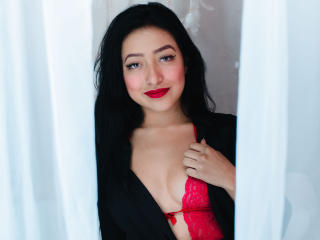 GabyKitty - Spectacle sexy avec cette Resplendissante model ayant le pubis totalement tondu  