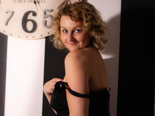 MiriamTRUE - online chat exciting with this being from Europe lady over 35 
