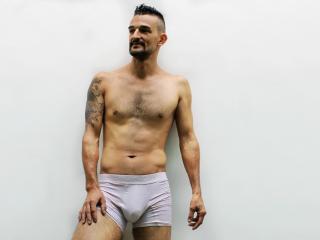 AdrianBigDick - Spectacle en direct avec un Homme avec un corps bien taillé sur XloveCam 