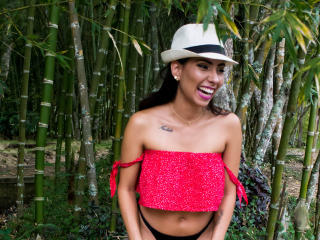 AlanaSimmons - Show live excitant avec une Splendide femme french hot de type latino  