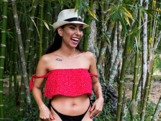 AlanaSimmons - Show x avec cette Admirable jeune coquine french très sexy latine sur la plateforme XloveCam 